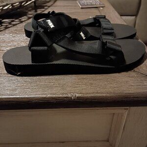 Women's Pink Sandals Size 9/10